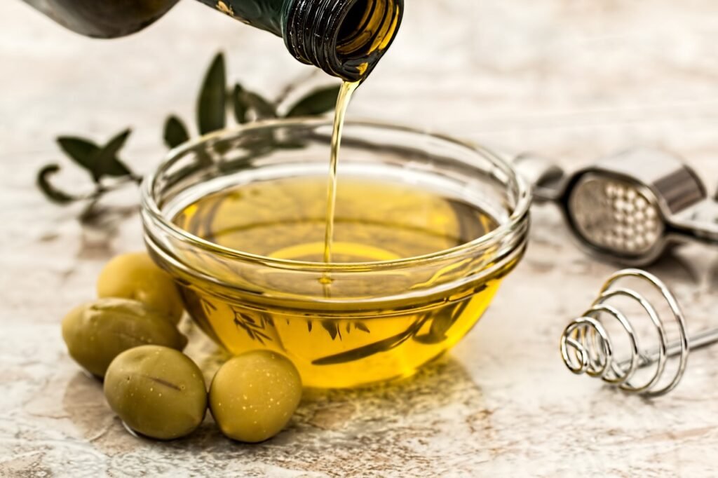 Olive oil incorporate antioxidants that aid in healing skin